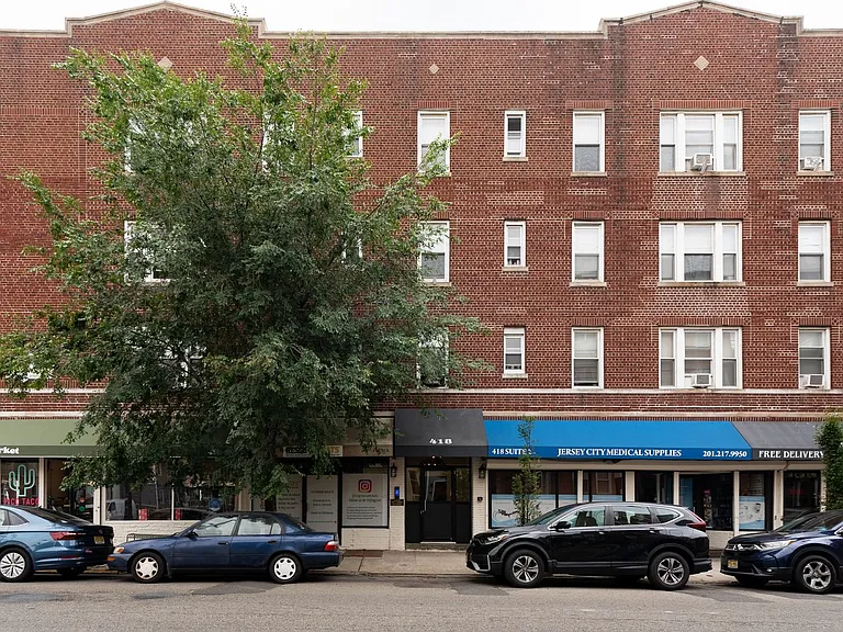 45 Hopkins Avenue - Gyalsten Apartments — Photo 15