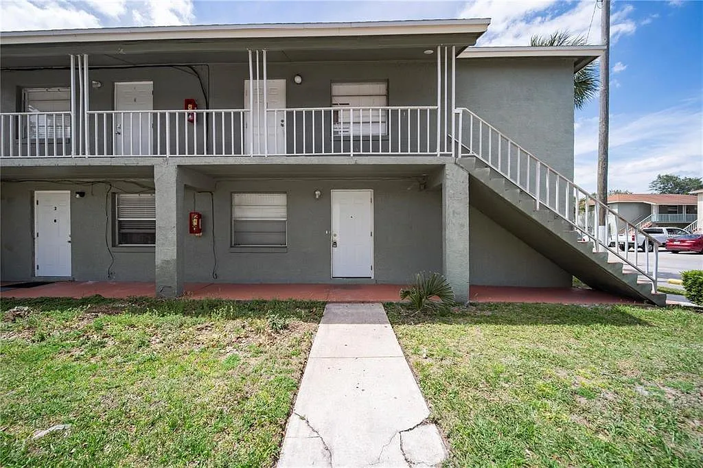 2 bed, 1.0 bath, 784 sqft, $1,350 — Photo 3