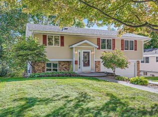 1904 Gettysburg Ave N, Golden Valley, MN 55427