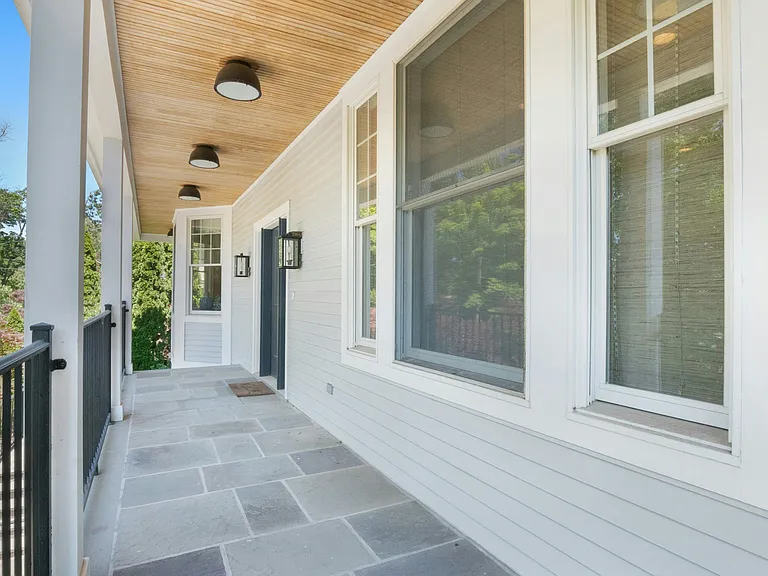 624 Timpson St — Photo 14