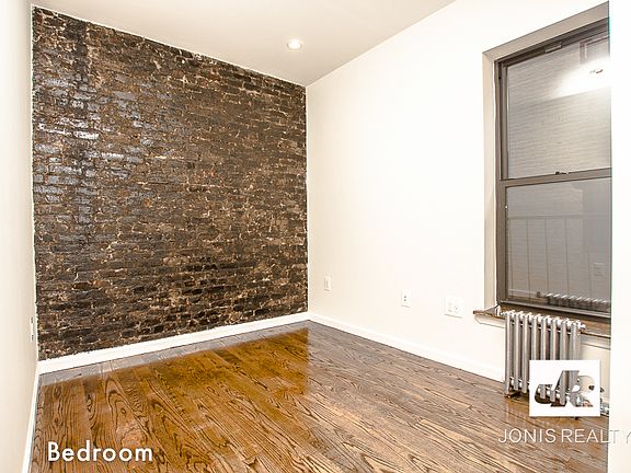 4th image of 121 Saint Marks Pl APT 4