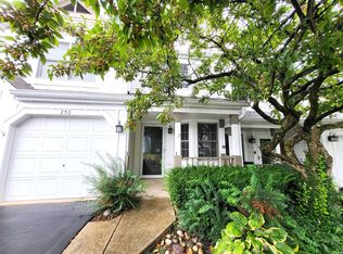 250 Spring Point Dr, Carpentersville, IL 60110