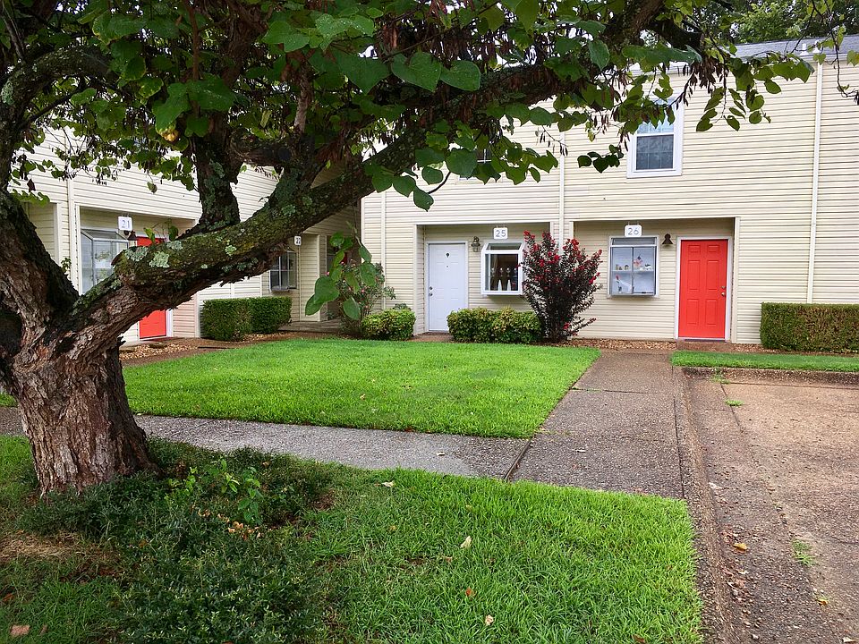 nice redbud and green space in front
