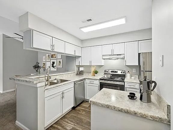 06_3520drawbridgeparkway_5_kitchen_lowres