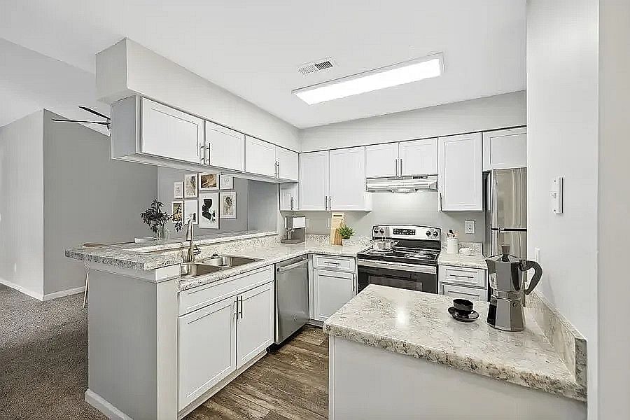 06_3520drawbridgeparkway_5_kitchen_lowres