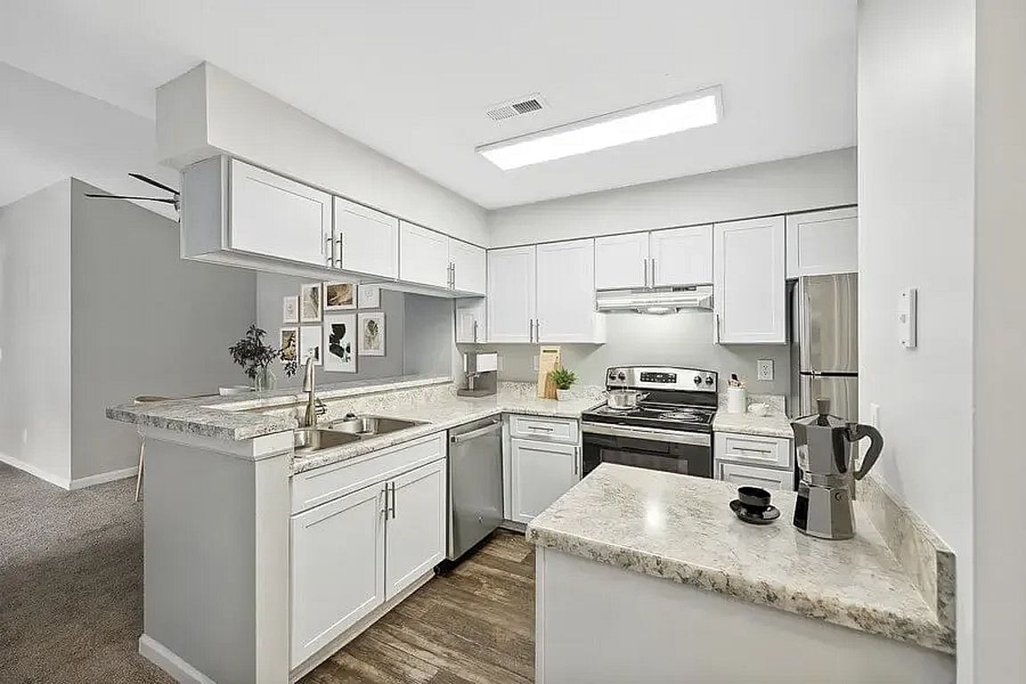 06_3520drawbridgeparkway_5_kitchen_lowres