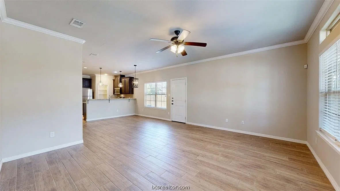 124 Richards St — Photo 2