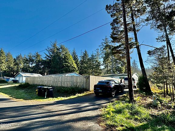 3rd image of 1375 NW Sarkisian Dr