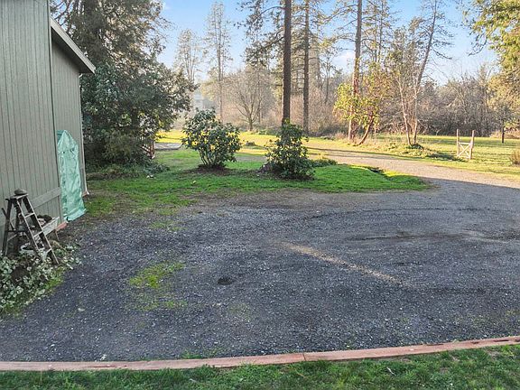 3rd image of 594 Detrick Dr Space 4