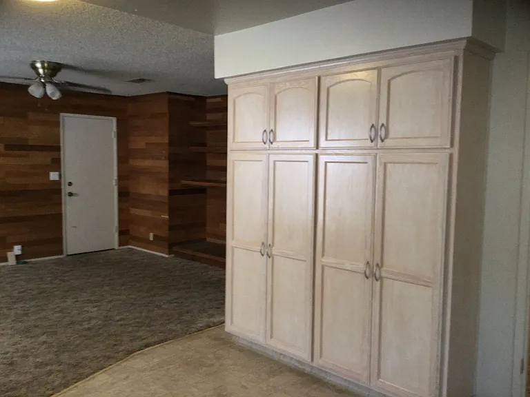 1027 Mirror Lake Dr — Photo 4