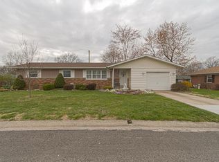 1406 Paradise Dr, Highland, IL 62249