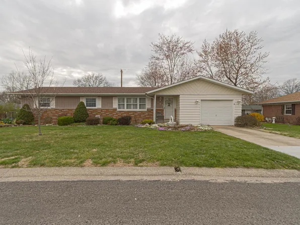 1406 Paradise Dr, Highland, IL 62249