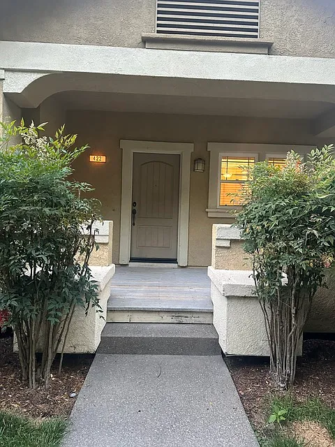 3 bed, 2.5 bath, 1258 sqft, $3,600 — Photo 2