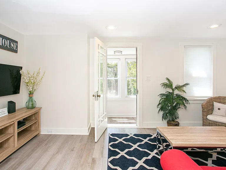 113 Aquidneck Ave — Photo 5