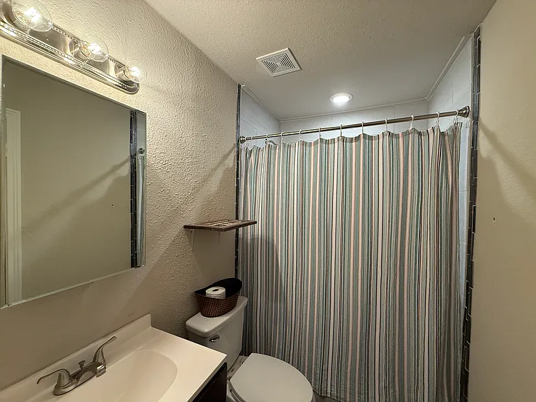 1750 N Graham St — Photo 12