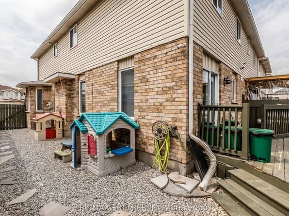 23 Chester Dr, Cambridge, ON N1T 2C4