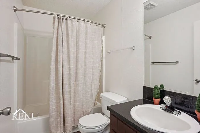 527 Michael St — Photo 6
