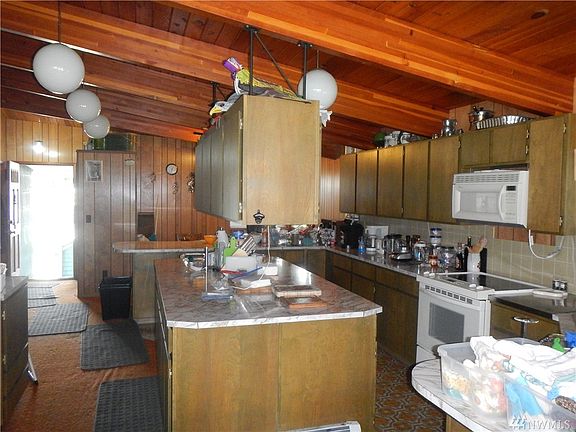 3rd image of 609 Ocean Beach Blvd N