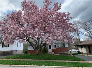 1027 Woodbine Dr, Saint Louis, MO 63126