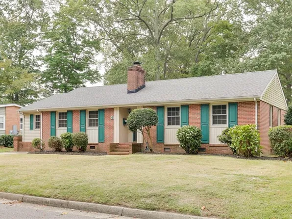 4 Sanford Dr, Newport News, VA 23601