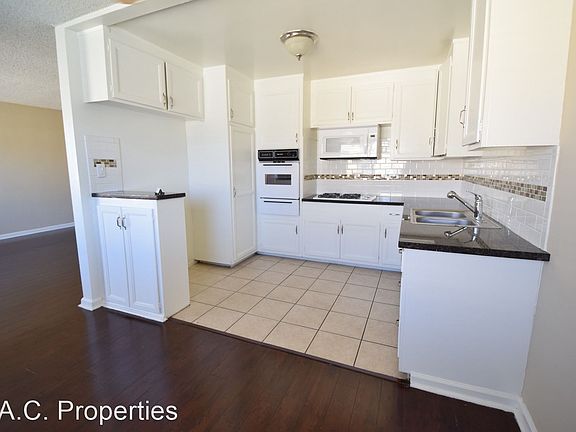 5th image of 6512 Woodman Ave #5721281