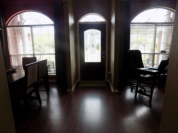 Entrance with 10ft Ceiling