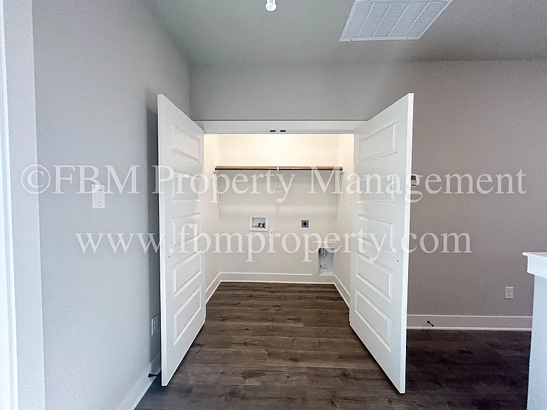 933 Cooksey Ct #B — Photo 7