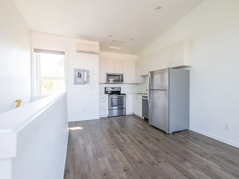 6056 SE 93rd Ave — Photo 1