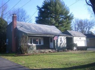 20 Alderwood Dr, West Hartford, CT 06117