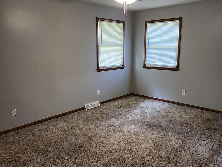 929 Autumn Ct — Photo 8