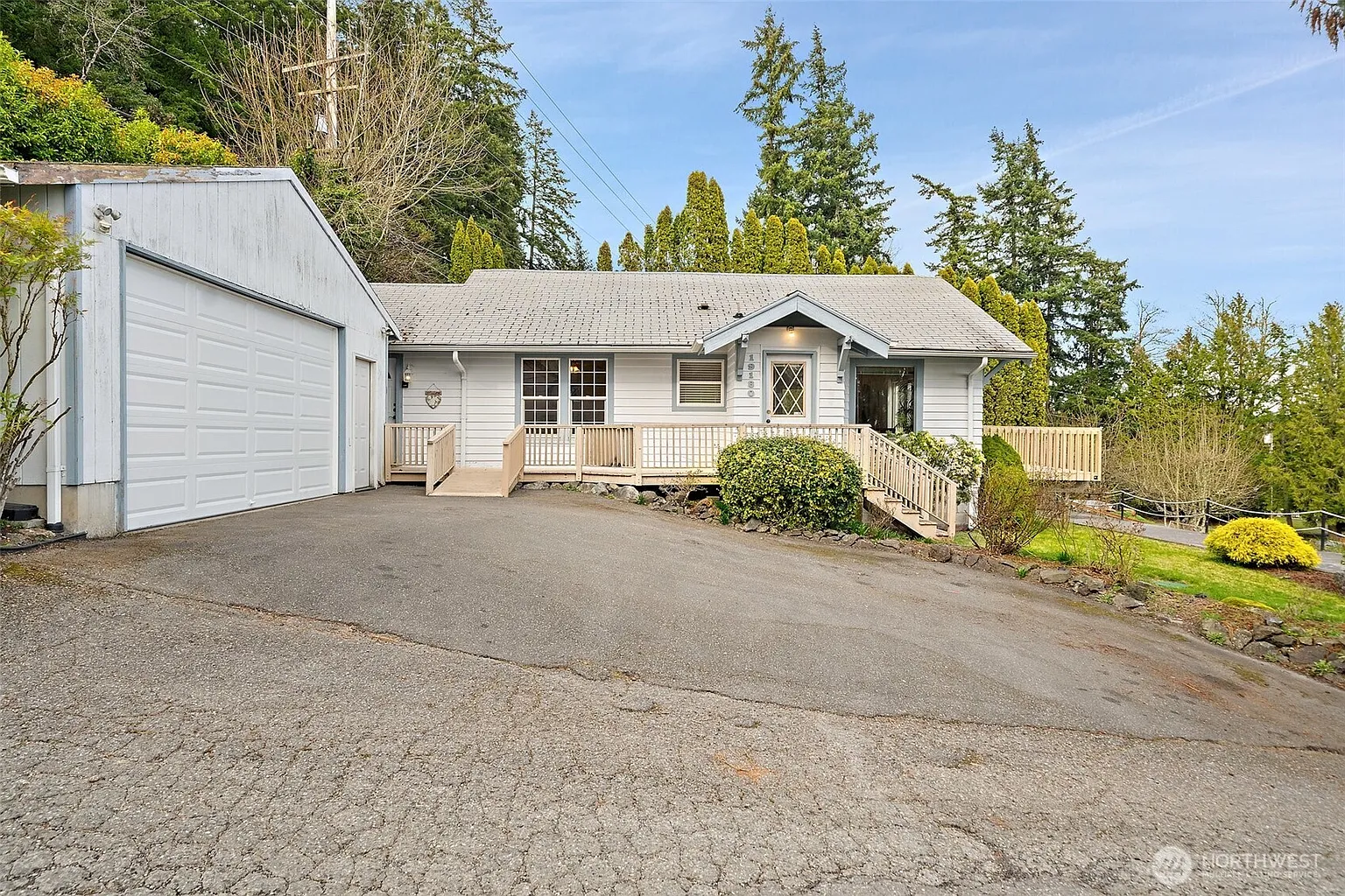19180 Viking Way NW photo 1