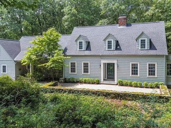 61 Laurelwood Rd, Holden, MA 01520