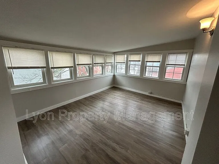 44 7th St #2 — Photo 3