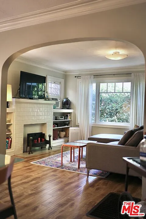 2 bed, 1.0 bath, 1000 sqft, $3,595 — Photo 2