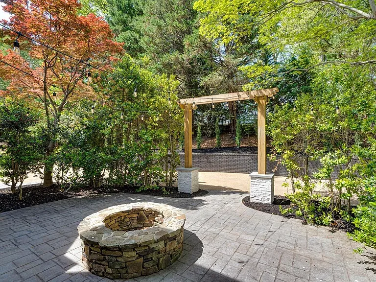 1103 Centennial Dr — Photo 15