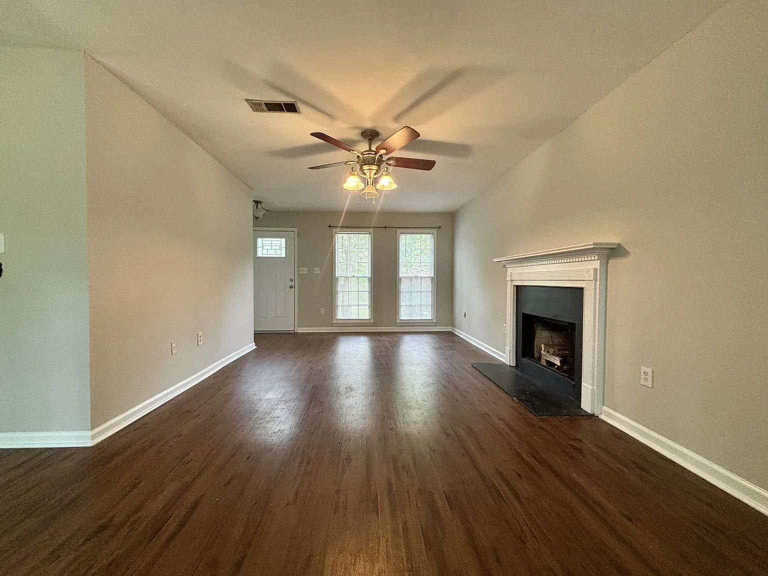 3 bed, 2.5 bath, 1328 sqft, $1,850 — Photo 2