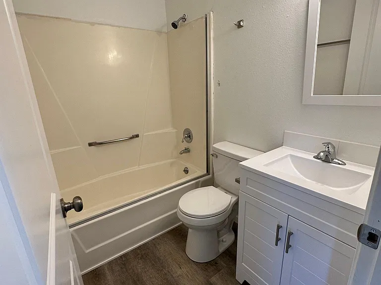 322 S Lucas St #3 — Photo 6