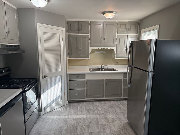 2nd image of 5731 N Amoret Ave
