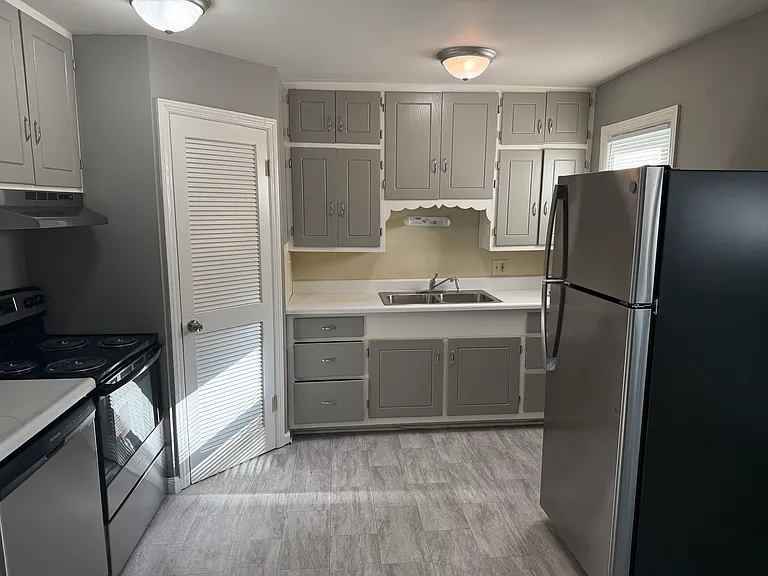5731 N Amoret Ave — Photo 2