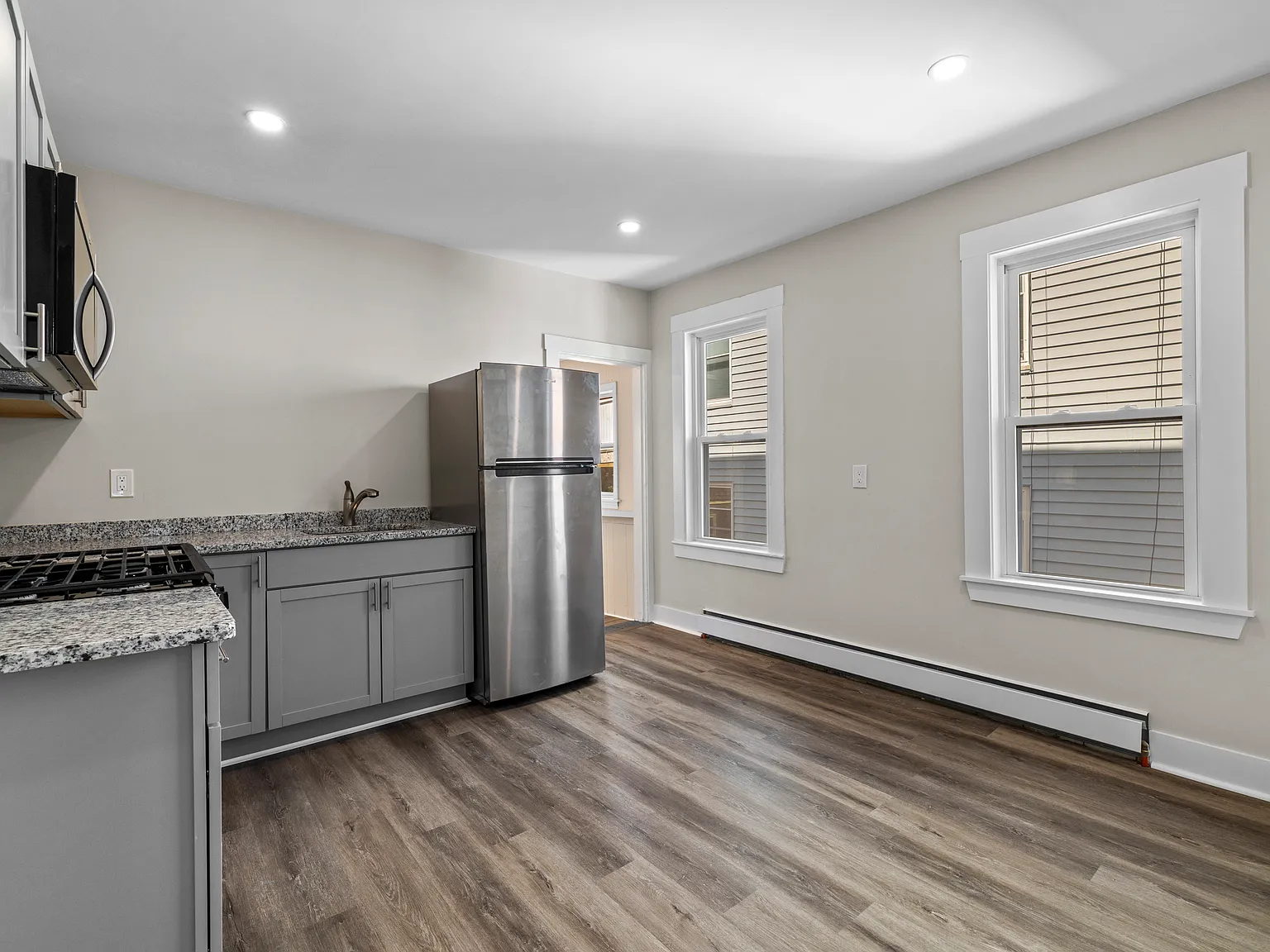 3 bed, 1154 sqft, $3,400 — Photo 2