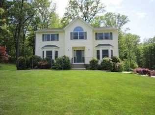 13 Lori Ct, Spring Valley, NY 10977