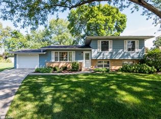30W324 Allister Ln, Naperville, IL 60563