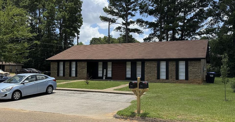1st image of 300 Tammy Lynn Dr #B
