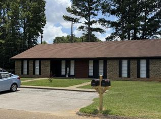 300 Tammy Lynn Dr #B, Longview, TX 75604