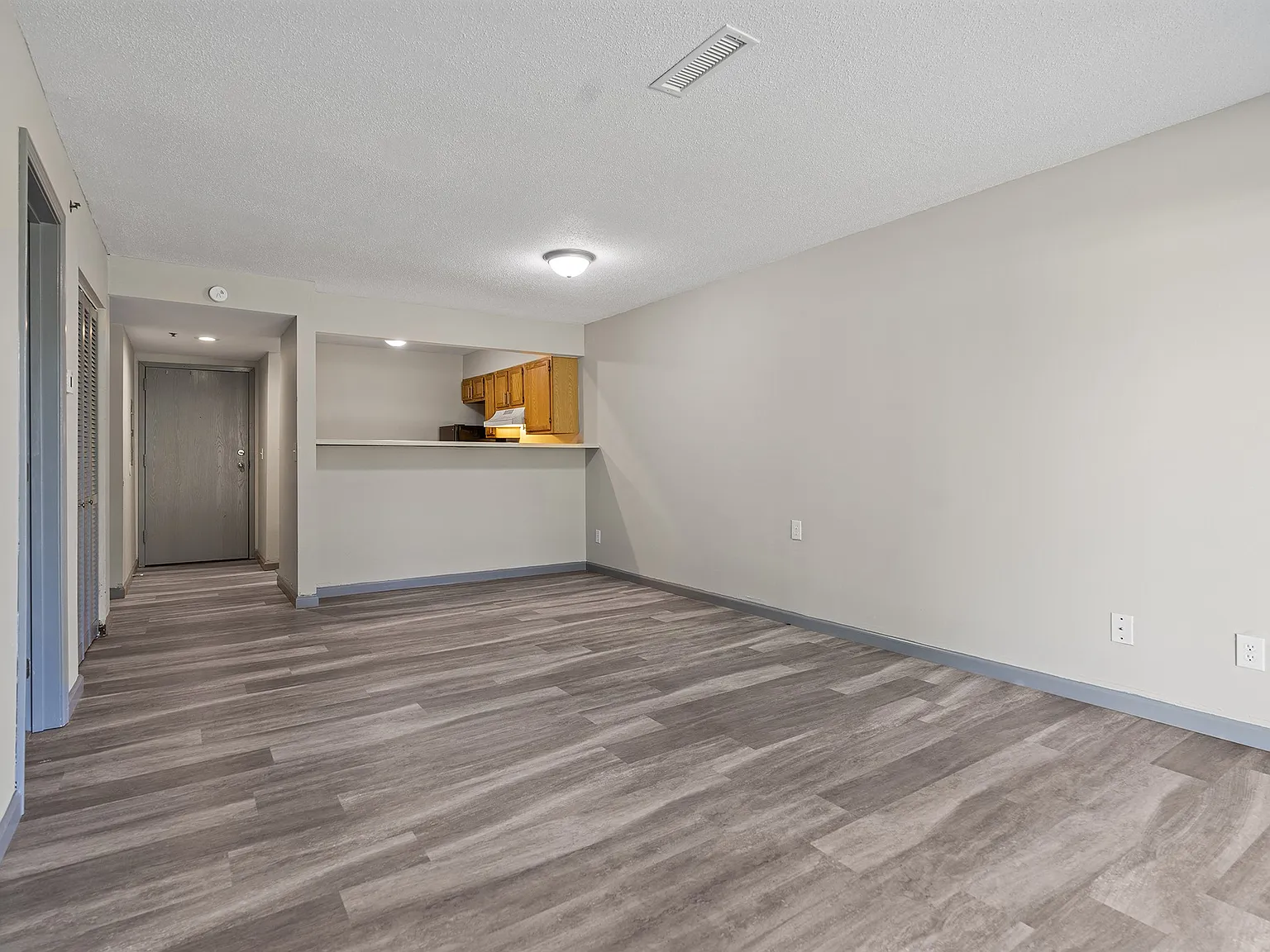 The Hill Apartments — Photo 4
