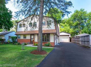 2201 Cardinal Dr, Rolling Meadows, IL 60008