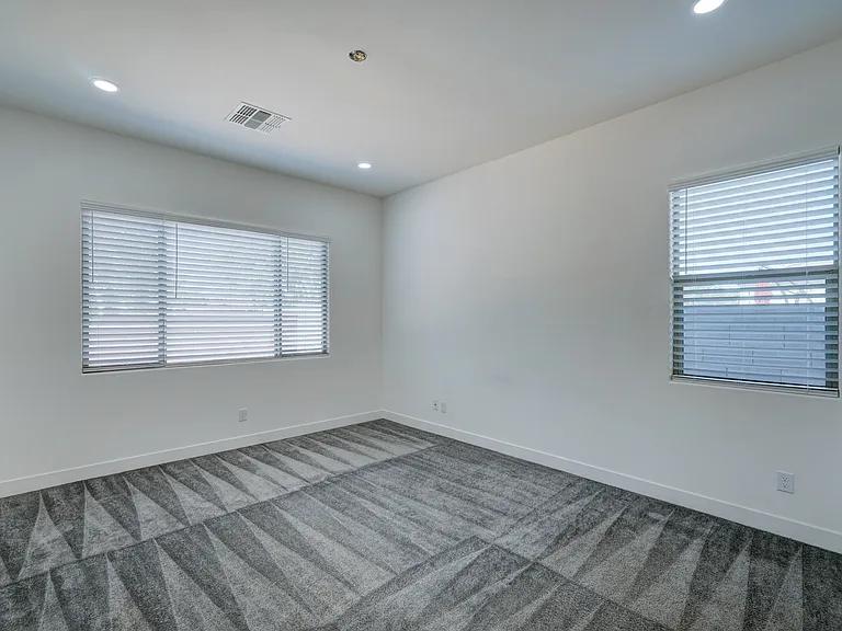 13533 N 146th Ln — Photo 36