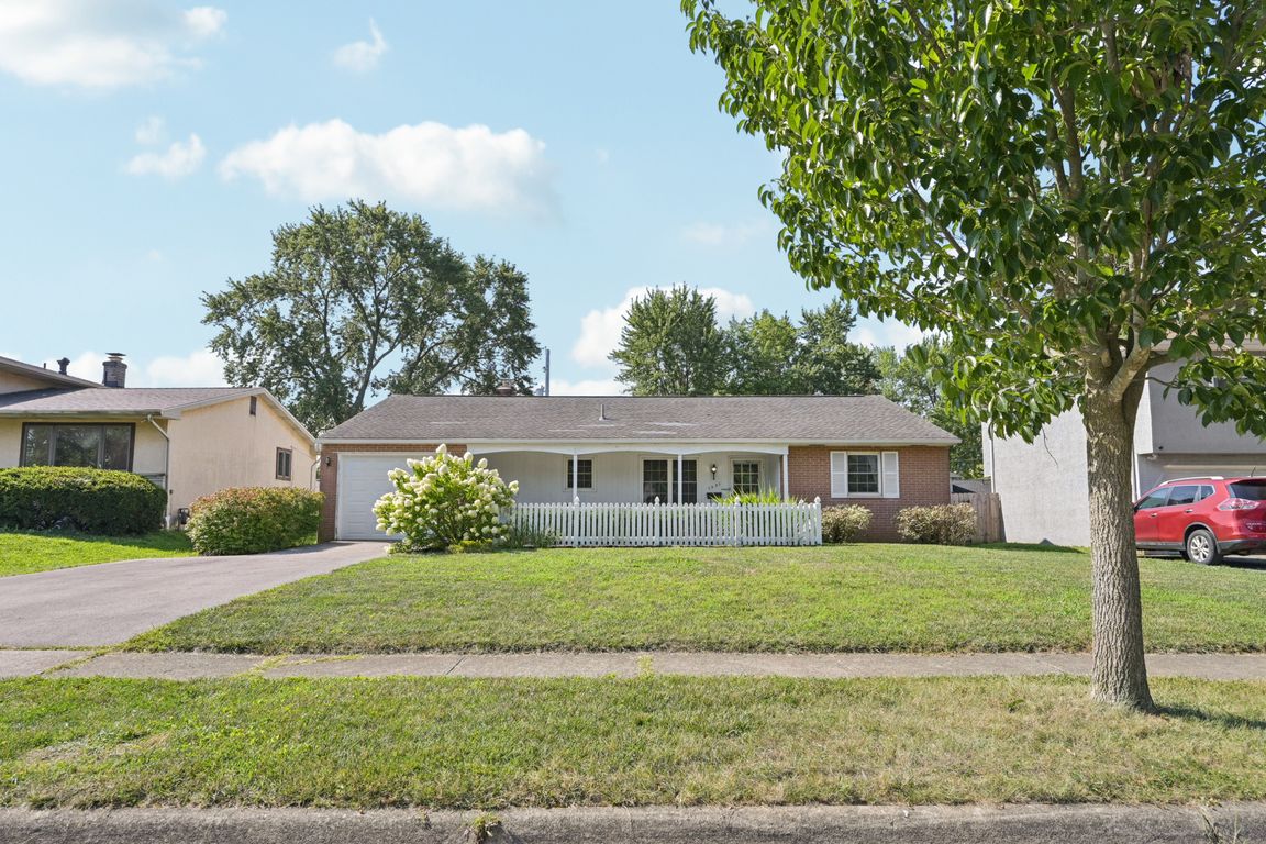 Hazelwood Pl-S1208-001.jpg