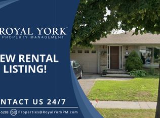 35 Lewin Cres #2, Ajax, ON L1S3A2