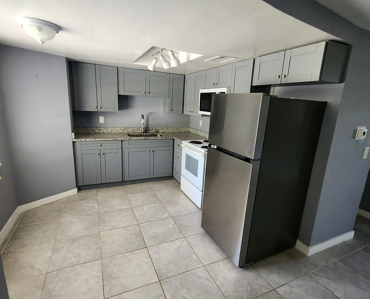 2 bed, 750 sqft, $1,450 — Photo 3
